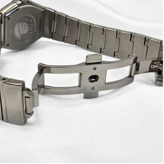 Omega Ladies Constellation Ref. 123.15.27.60.55.003 - 28mm - Quartz - Mother of Pearl Dial and Diamond Bezel (2012)