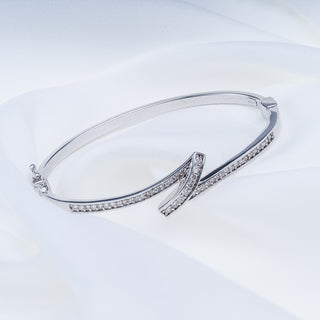 18ct White Gold Diamond Set Crossover Hinged Bangle 0.6ct