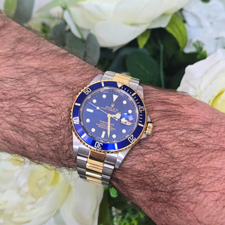 Rolex Submariner 16613 "Bluesy" Wristwatch - 40mm - Automatic - Blue Dial (2009) - Men's- Full Set