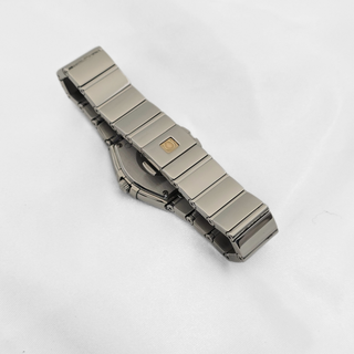 Omega Ladies Constellation Ref. 123.15.27.60.55.003 - 28mm - Quartz - Mother of Pearl Dial and Diamond Bezel (2012)