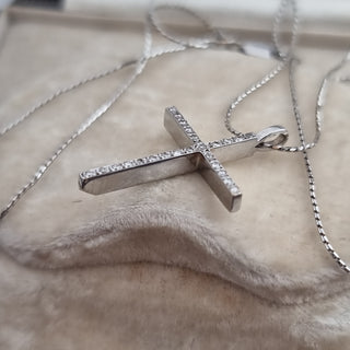 18ct White Gold Diamond Set Cross Pendant Necklace