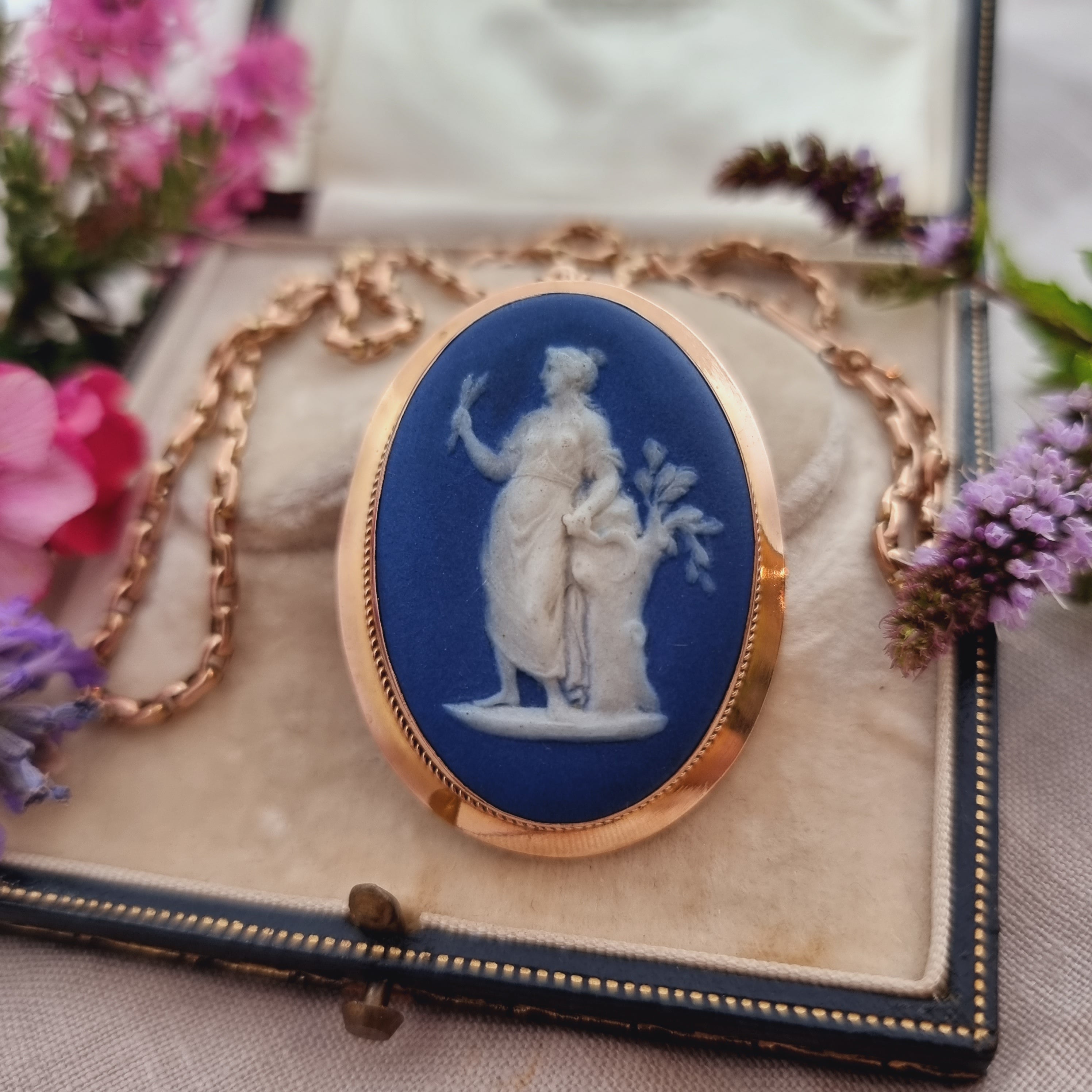 Antique 9ct Rose Gold Wedgwood Jasperware Cameo Pendant Necklace