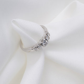 18ct White Gold 0.4ct Diamond Modern Five Stone Ring