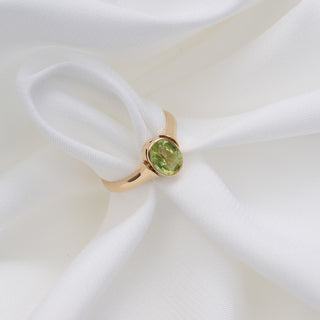 Edwardian 18ct Yellow Gold Peridot Bezel Set Solitaire Ring