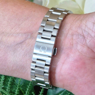 Ladies Omega Seamaster Aqua Terra 231.10.30.60.55.001 Stainless Steel Mother-Of-Pearl Dial 30mm RESERVED