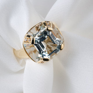 18ct Yellow Gold Aquamarine 3D Five Stone Interlocking Dress Ring