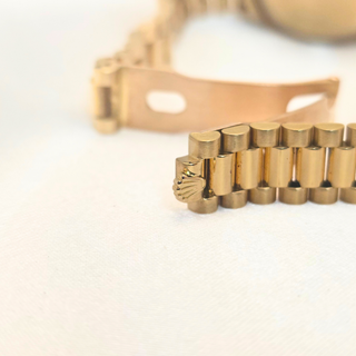 18ct Gold Rolex Lady Datejust Ref. 69178 - 26mm - Gold Pave Diamond Scatter Dial (1987)