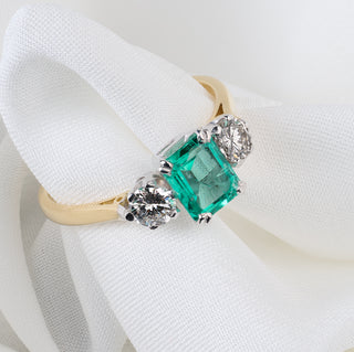 18ct Yellow Gold 1.05ct Colombian Emerald Diamond Trilogy Ring Certified