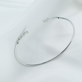 18ct White Gold Diamond Slender Bangle – Graduated Diamond Set – 65mm