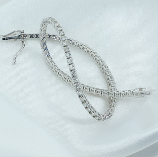 18ct White Gold 2.28ct Diamond Line Tennis Bracelet - 7"