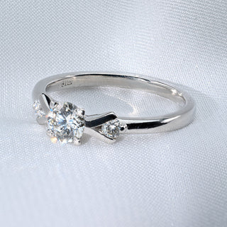 Diamond 0.65ct Trilogy Ring Platinum 950 VS1 Natural Diamonds