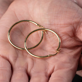 18ct Yellow Gold 32mm Round Hoop Earrings – 2mm Tube