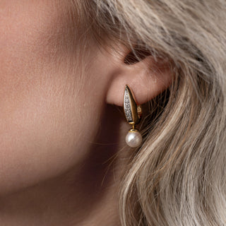 18ct Yellow Gold Diamond And Pearl Dropper Earrings