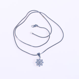 18ct White Gold 1.40ct VS Diamond Daisy Cluster Pendant Square Snake Chain Necklace