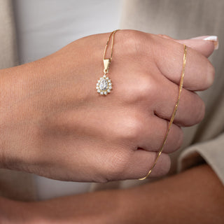 18ct Yellow Gold 0.65ct Pear-Cut Natural Diamond Cluster Pendant & 18-Inch Chain – 3.4g