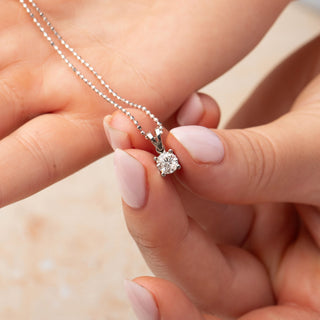 18ct White Gold 0.6ct Diamond Pendant Necklace