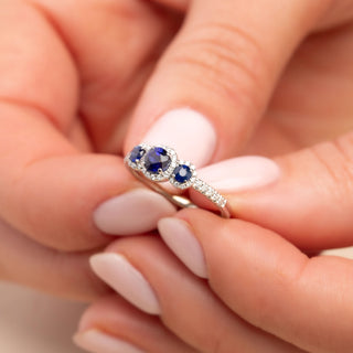18ct White Gold Three Stone 0.55ct Round Sapphire & Diamond Cluster Ring