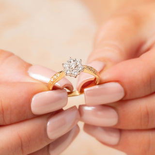 Vintage 18ct Yellow Gold 0.5ct Diamond Daisy Cluster Ring