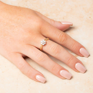Vintage 18ct Yellow Gold 0.5ct Diamond Daisy Cluster Ring