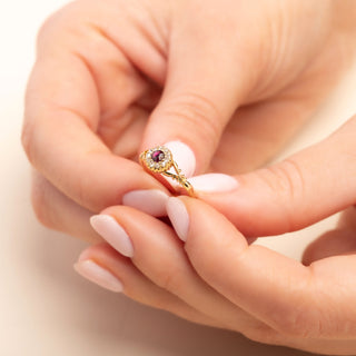 Antique 18ct Yellow Gold Garnet & Old Cut Diamond Cluster Ring