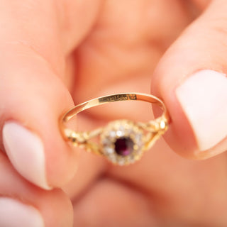 Antique 18ct Yellow Gold Garnet & Old Cut Diamond Cluster Ring