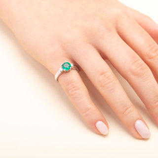 18ct White Gold Round Cut 0.9ct Emerald & 0.15ct Diamond Trilogy Ring