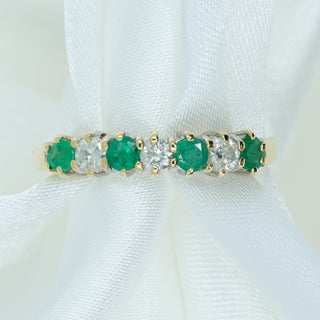 18ct Yellow Gold Diamond & Emerald Half Eternity Ring – 0.40ct Total – Size O