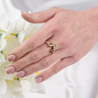 Boodles 18ct Yellow Gold “Hug” Ring – Dunthorne – Size T