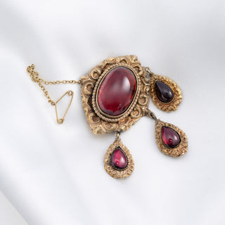 Victorian 15ct Yellow Gold Cabochon Garnet Brooch – Circa 1850s