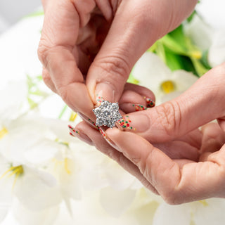 18ct White Gold 1.60ct Diamond Cluster Daisy Ring