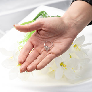 18ct White Gold 1.60ct Diamond Cluster Daisy Ring