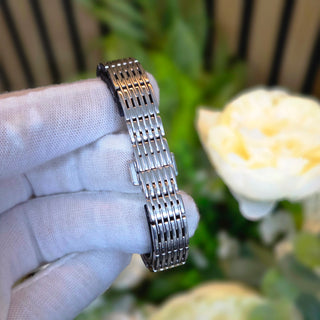 Ladies Gucci 8600L 19mm Mother of Pearl Dial Polished Stainless Steel Diamond Set