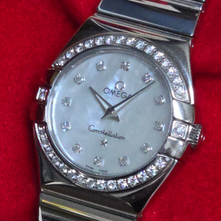 Omega Ladies Constellation Ref. 123.15.27.60.55.003 - 28mm - Quartz - Mother of Pearl Dial and Diamond Bezel (2012)
