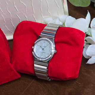 Omega Ladies Constellation Ref. 123.15.27.60.55.003 - 28mm - Quartz - Mother of Pearl Dial and Diamond Bezel (2012)