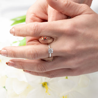 18ct White Gold 0.25ct Diamond Halo Cluster Ring
